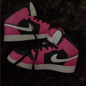 Air Jordan 1 Mid Pinksickle